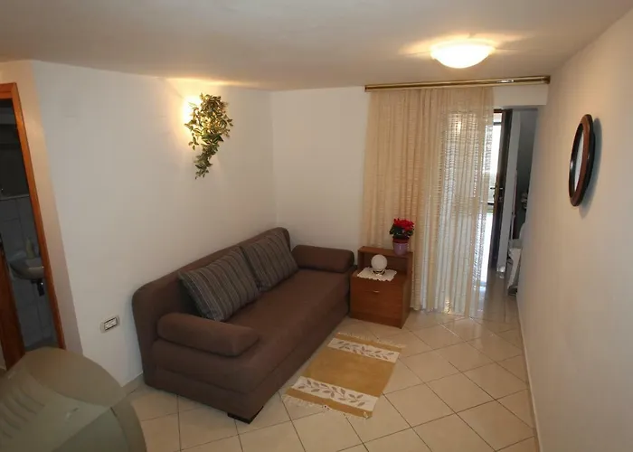 Lily Πανσιόν Vrana (Ceres)